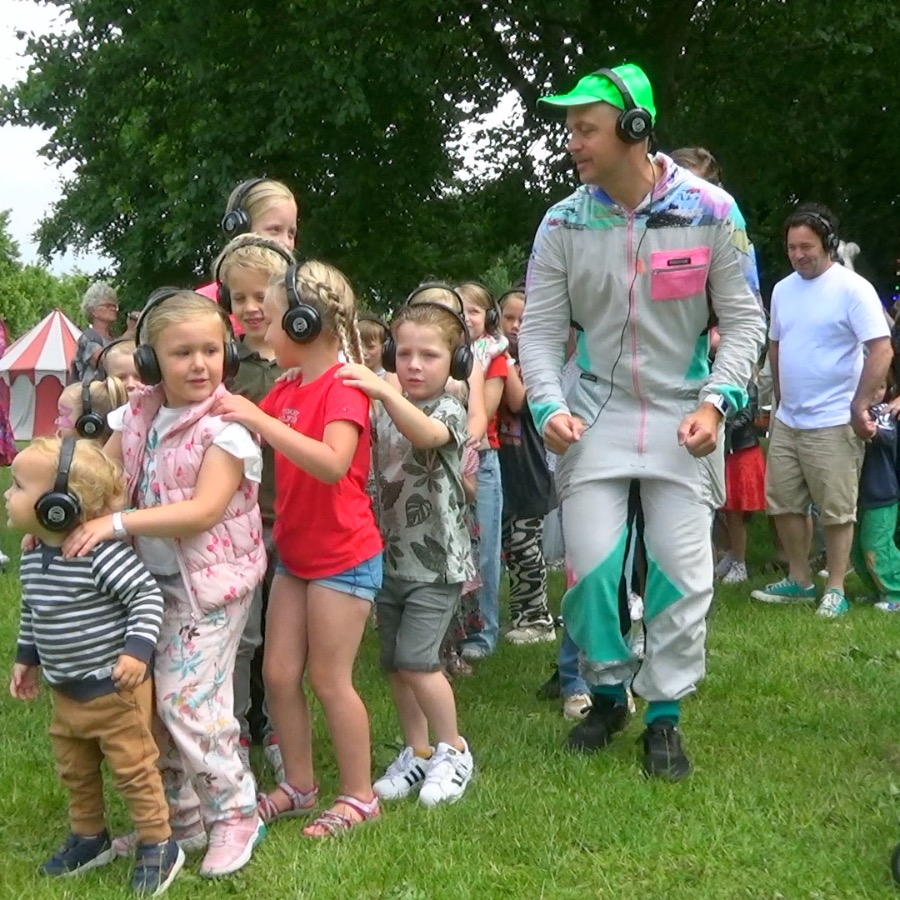 Kinderen doen mee tijdens een voorstelling